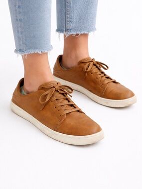 Women's OluKai Pehuea Li ‘Ili Leather Sneakers | Size: 9